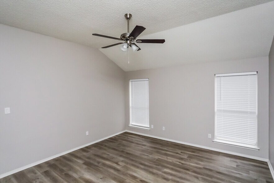 Building Photo - 2508 Helen Ln