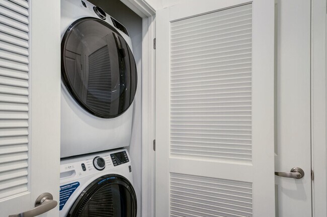 Building Photo - 1317 7th St