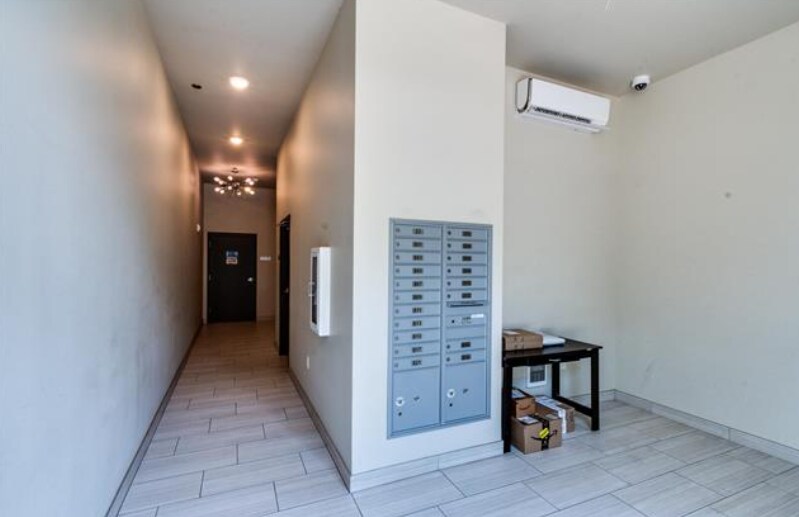 Building Photo - 803 E Mifflin St