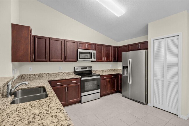 Building Photo - 8736 98th Ct