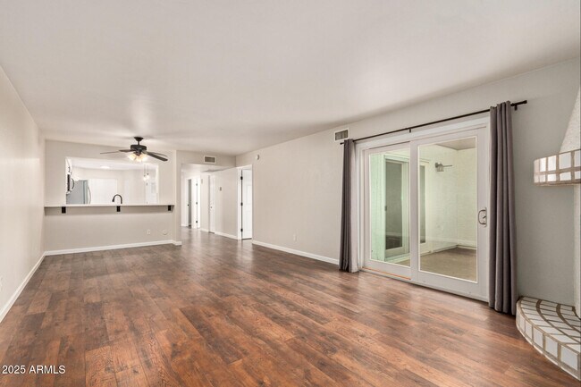 Building Photo - 1424 N Dorsey Ln