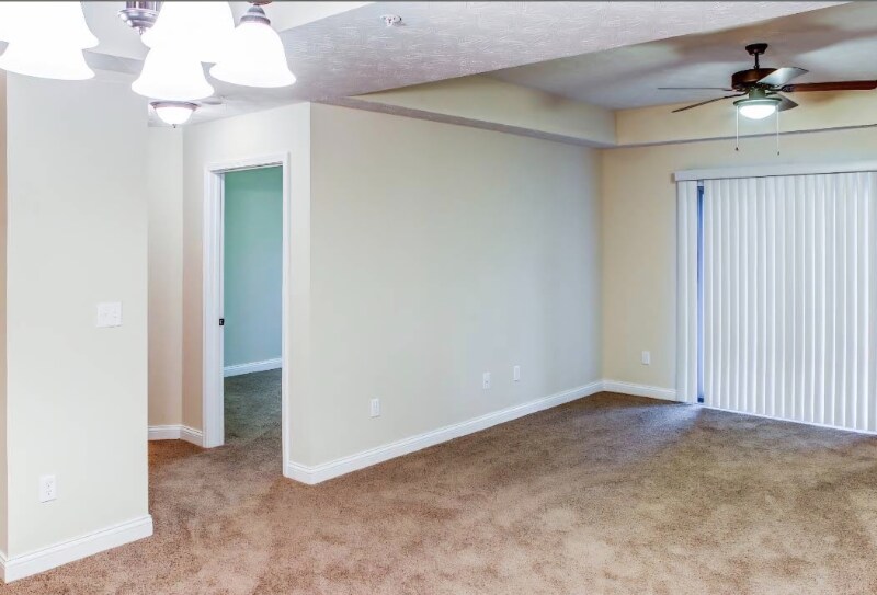 Building Photo - 708 Academy Dr