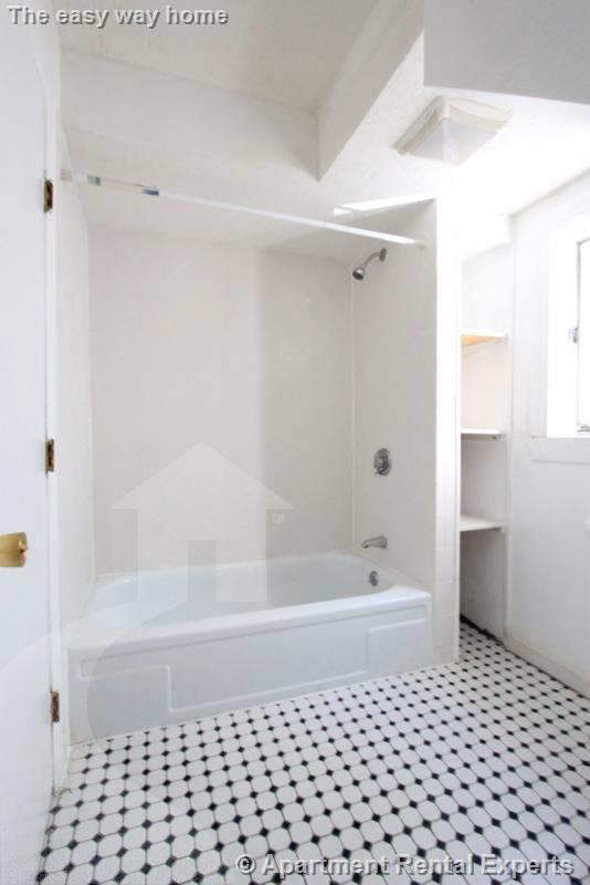 Building Photo - 569 Main St