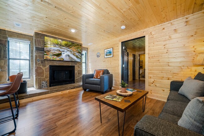 Building Photo - 4249 Dollys Dr