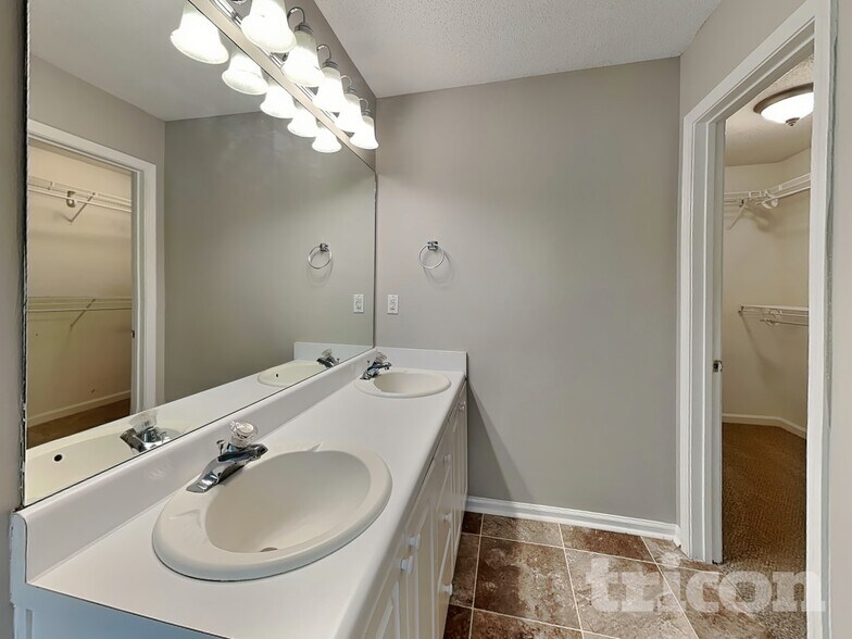 Building Photo - 153 Clear Brook Trail