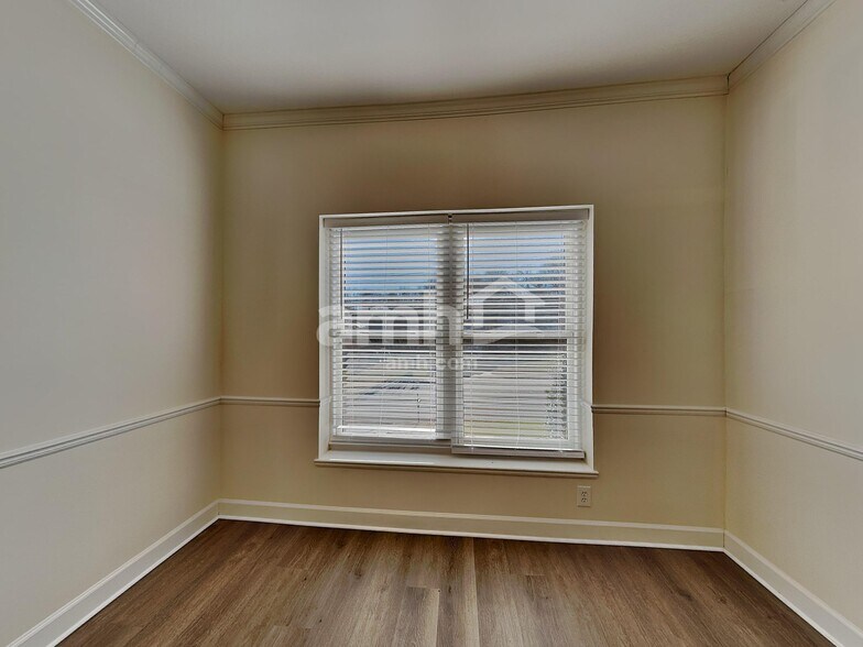 Building Photo - 7012 Poplar Creek Trce