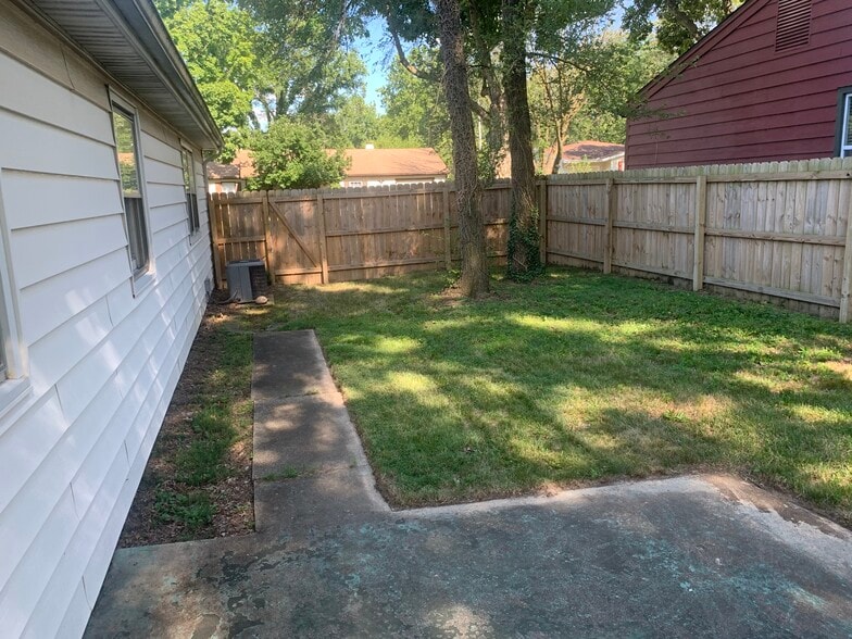 Building Photo - 201 W Navajo St