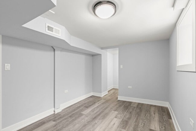 Building Photo - 5542 W 64th St