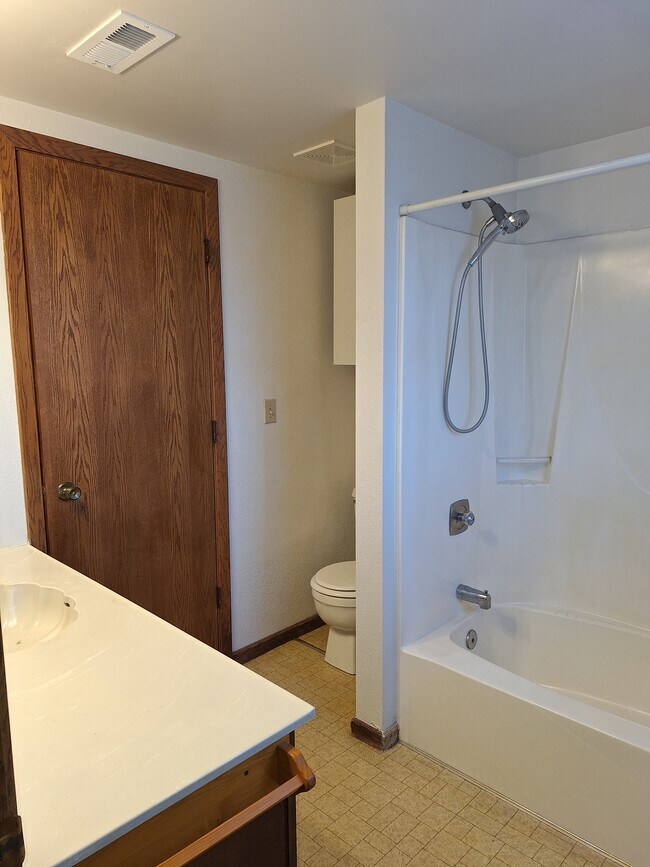Building Photo - 1305 Galeta Ave