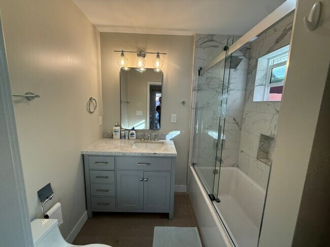 Building Photo - 8507 Croydon Ave