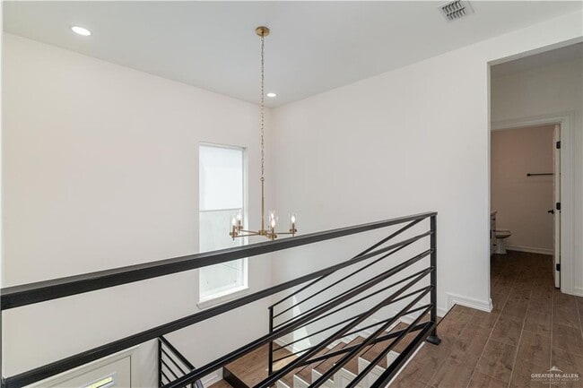 Building Photo - 17 N Crown Point