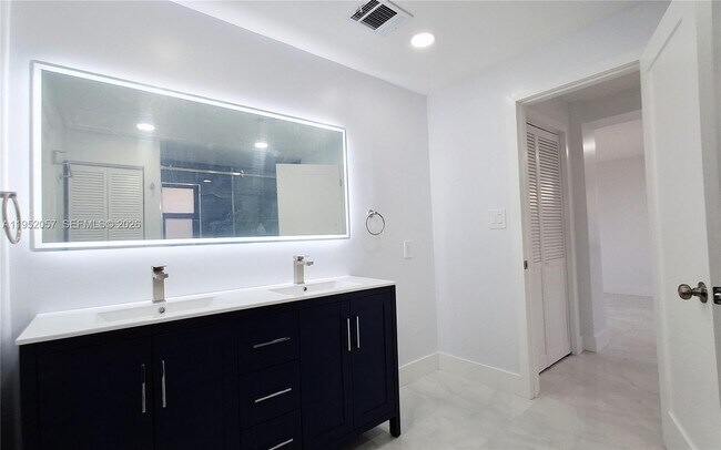 Building Photo - 216 Shadow Way