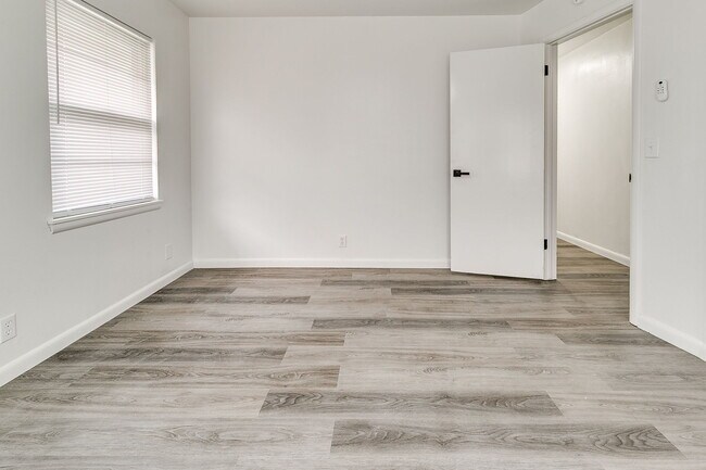 Building Photo - 2417 Becker Pl