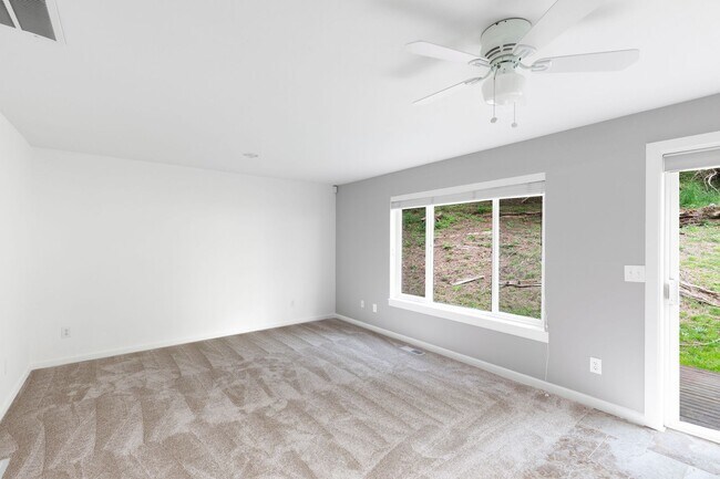 Building Photo - 50% Off First Month's Rent for March Move In! Beautiful 4 Bedroom 3 Bath Issaquah Home on Large P...