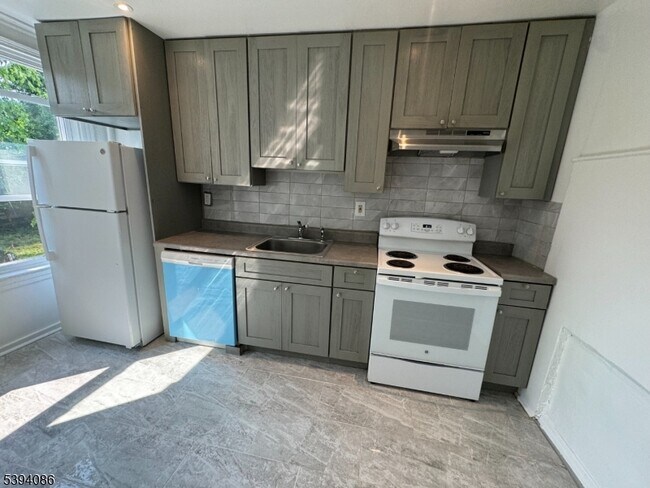 Building Photo - 205 N Clinton St