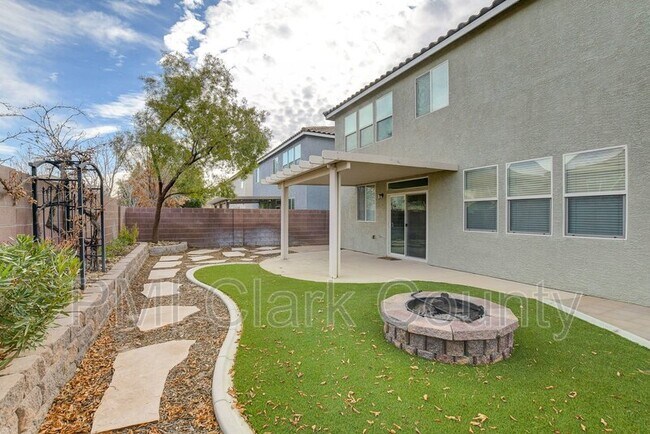 Building Photo - 8912 Ochoa St