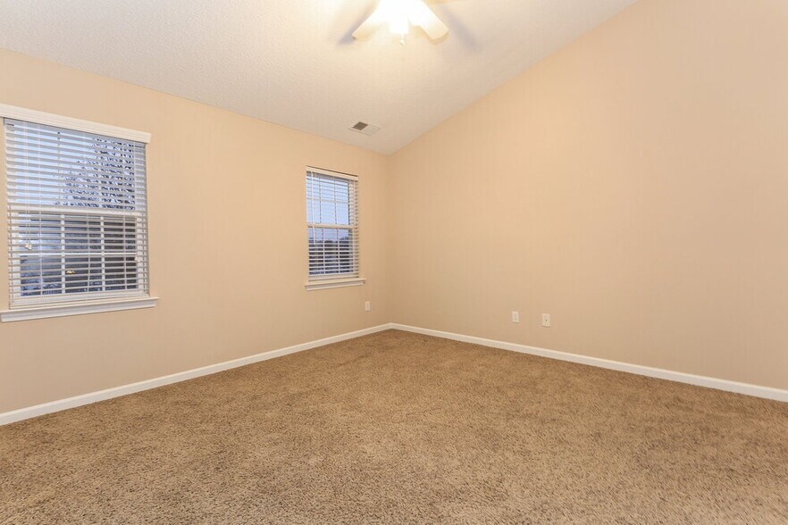 Building Photo - 15239 Pangborn Pl