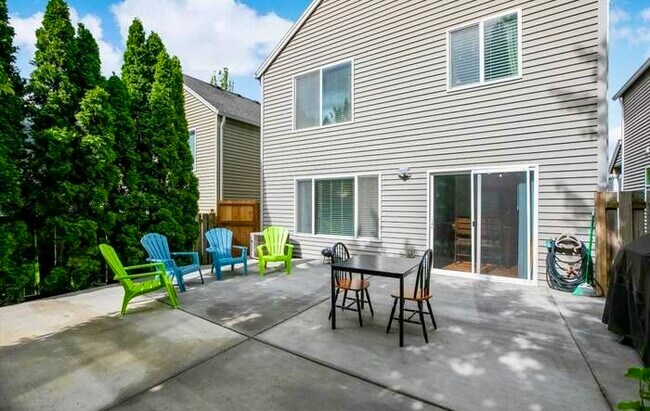 Building Photo - 6444 NW Starflower Dr