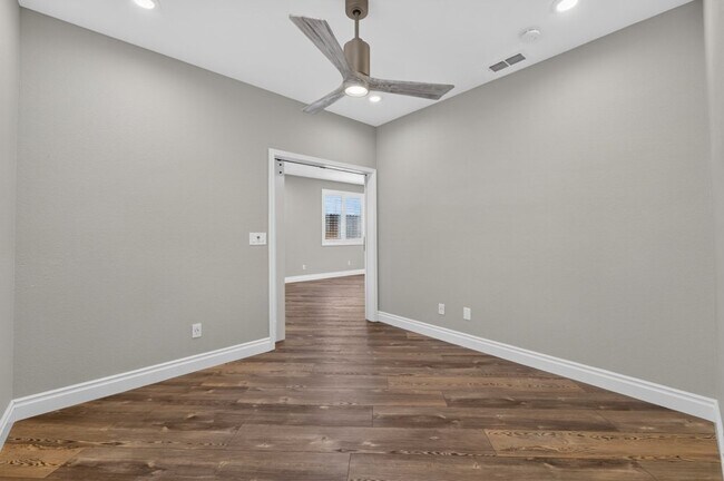 Building Photo - 1647 Gateway Dr