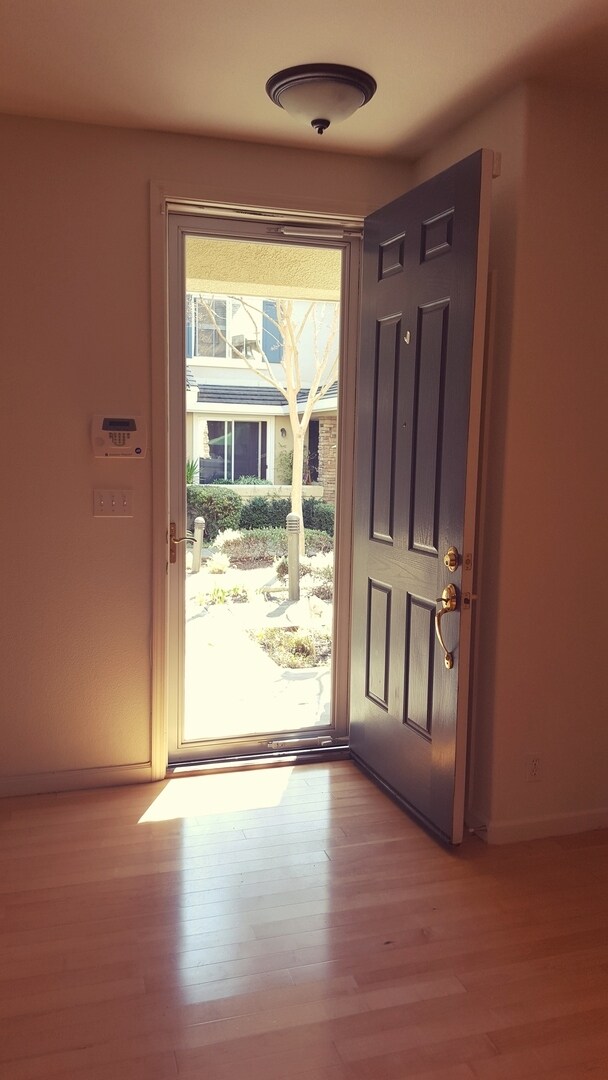 Building Photo - Dublin Sonoma Green - Beautiful Townhome 3 Bed, 2.5 Bath, new carpet,  Community Pool