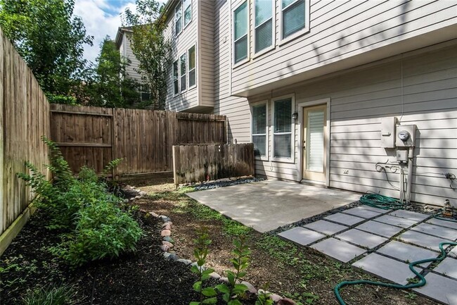 Building Photo - 34 Waugh Dr