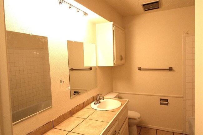 Building Photo - 112 NE 12th St