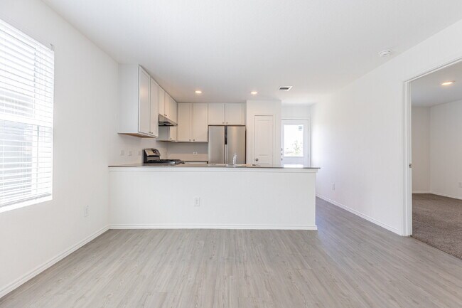 Building Photo - 12932 Lake Fryer