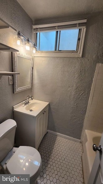 Building Photo - 1422 W Street SE Unit 2