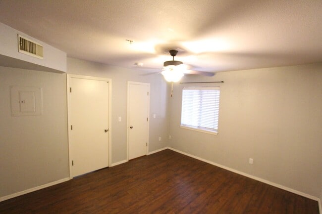 Building Photo - Price Improvement - Arbors Condo Near NAU | 1 Bed / 1 Bath | Hardwood Floors | Private Balcony