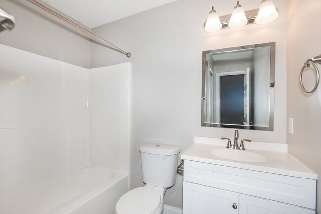 Building Photo - 6667 W Longview Dr