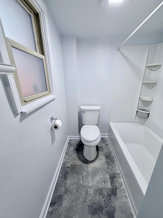 Building Photo - 123 E Louther St