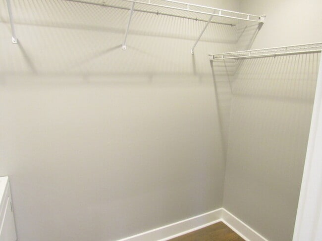 Building Photo - Germantown unit with attached 1 car garage!