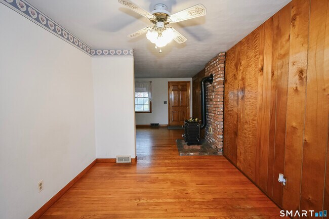 Building Photo - 60 Wildwood Rd