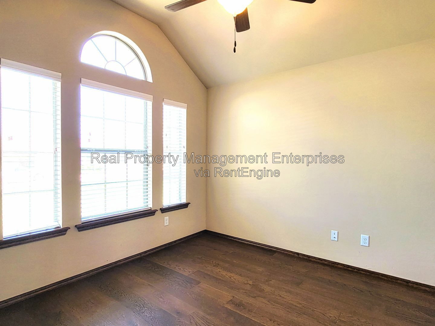 Building Photo - 4500 Oasis Ct