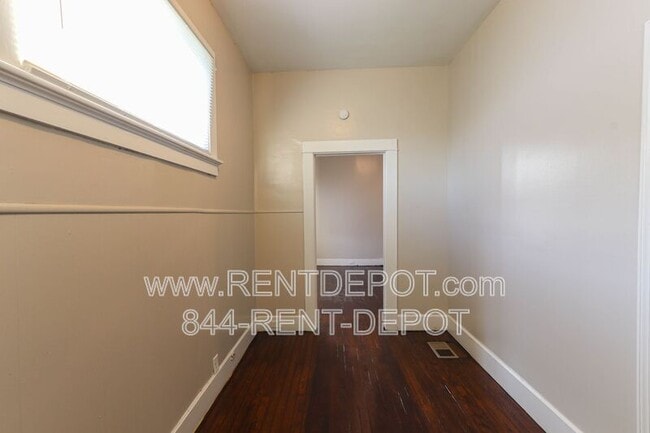 Building Photo - 2114 N. Fifth Ave.