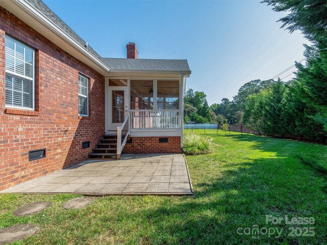 Building Photo - 1200 Mendenhall Ct