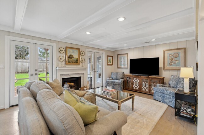 Building Photo - 6158 Burgoyne Rd