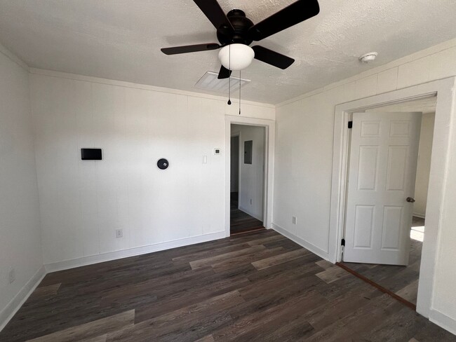 Building Photo - Renovated Cottage near Downtown Fayetteville Offering 3/1 for $1095 (landscaping included)