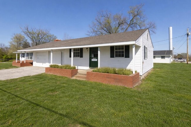 Building Photo - 7460 N Wade School Rd