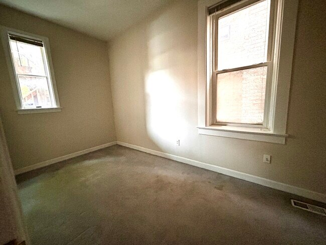 Building Photo - 2024 N Clifton Ave