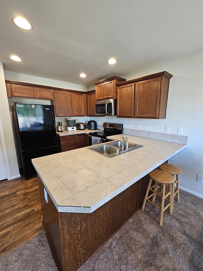 Building Photo - 2417 Fiddleback St NE