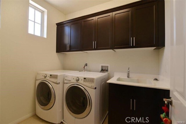 Building Photo - 308 Bronze