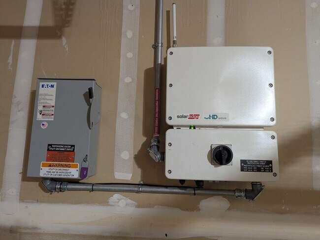 Building Photo - Great Northwest Home with Solar!