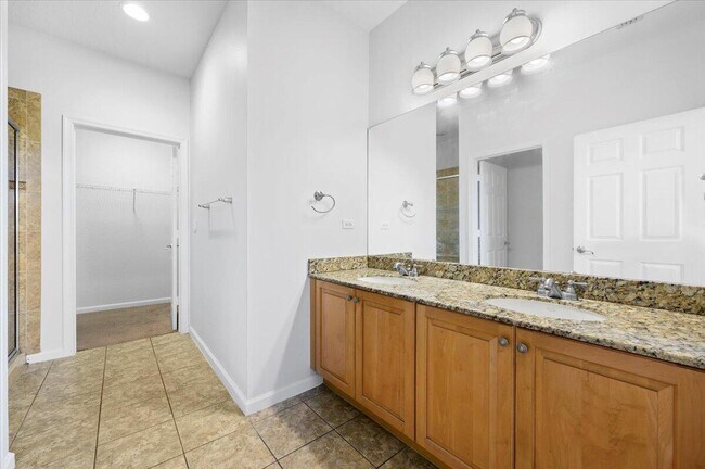 Building Photo - 131 Greenwich Cir