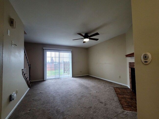Building Photo - 2 bed 2.5 bath Townhouse condo in Butler Township