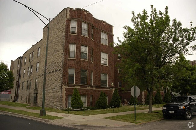 Building Photo - 5653-59 N Magnolia