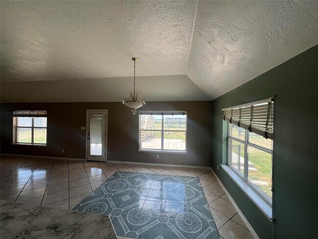 Building Photo - 1100 County Rd 313