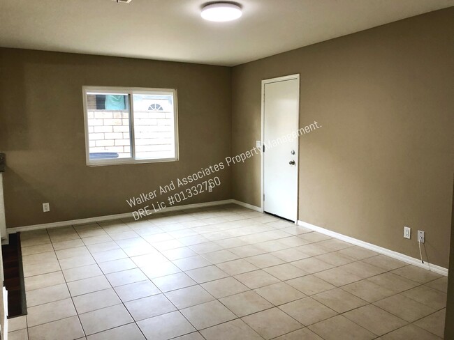 Building Photo - 202 Larkspur Dr