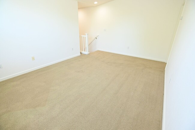 Building Photo - 6391 Sussex Ct