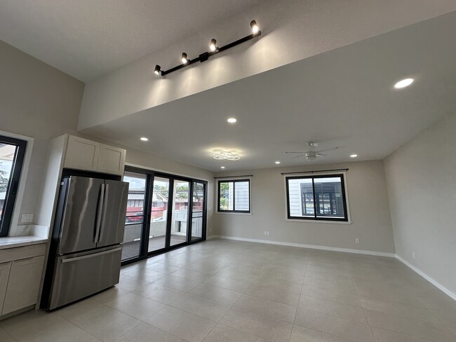 Building Photo - 99-52 Moanalua Rd